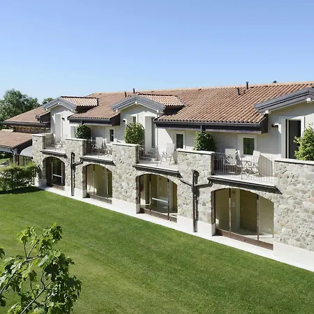 Relais Rossar Boutique Garda & Hills 3* كوسترمانو